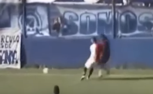 بالفيديو .. شاهد لحظة مقتل لاعب في مباراة بالدوري الأرجنتيني