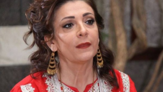  هذه الحسناء هي ابنة 'فريال' التي شاركتها في 'باب الحارة'!