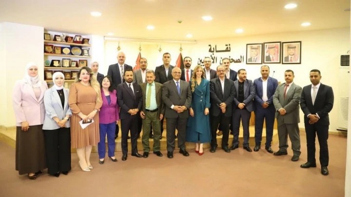 14 صحفية وصحفيا يؤدون القسم القانوني