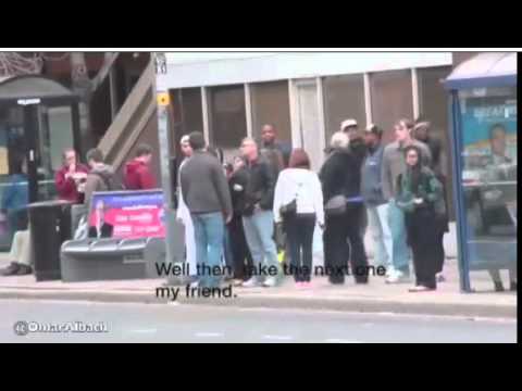 بالفيديو  ..  تجربة استفزاز مسلم في كندا تنتهي بـ"لكمة" عنيفة على الوجه