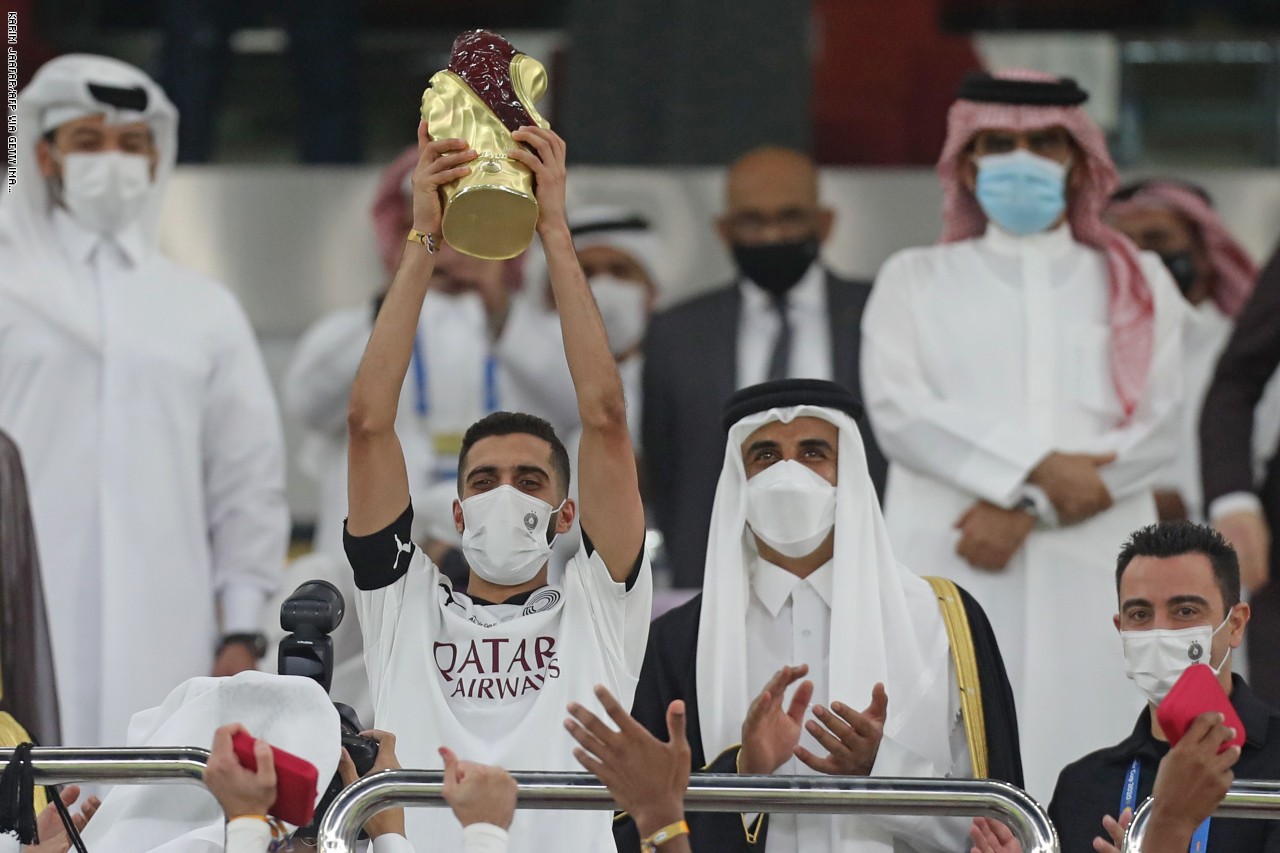 بالفيديو  ..  بحضور تميم بن حمد  السد القطري يتوج بلقب كأس أمير قطر للمرة الـ17