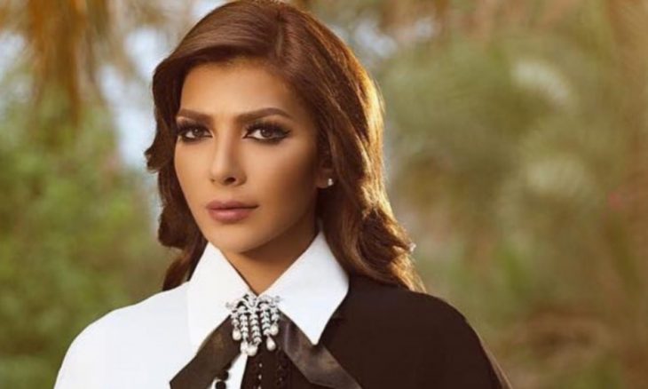 شاهد  ..  لماذا خلعت أصالة حذاءها على المسرح في الكويت؟  ..  "فيديو"