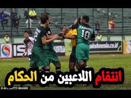 بالفيديو ..  شاهد عندما ينتقم اللاعب من الحكم  