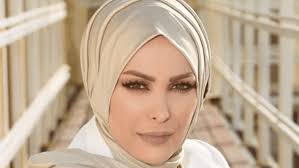 أمل حجازي للسياسيين: الشعب عم يرميكم بالزبالة