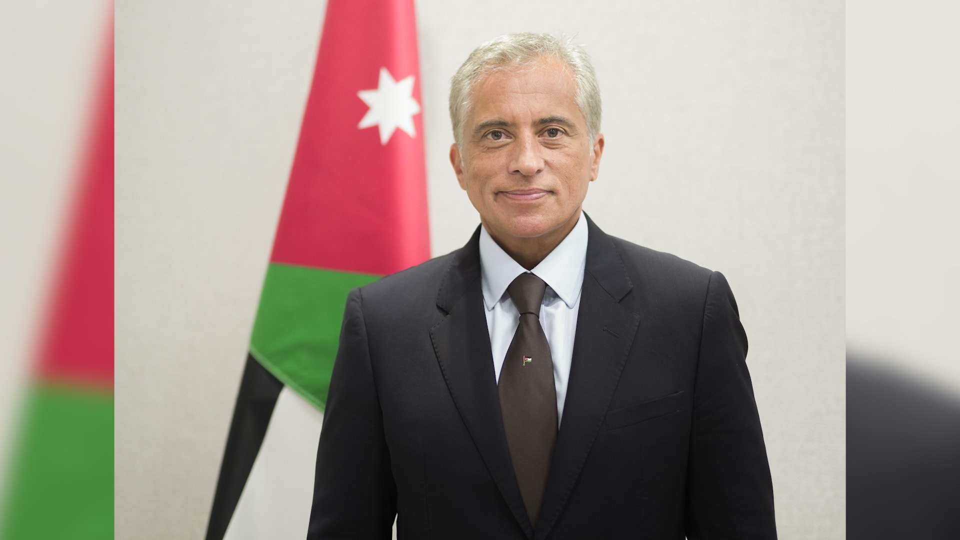 رئيس الوزراء يهنئ حسين الشيخ باختياره نائبا لرئيس دولة فلسطين