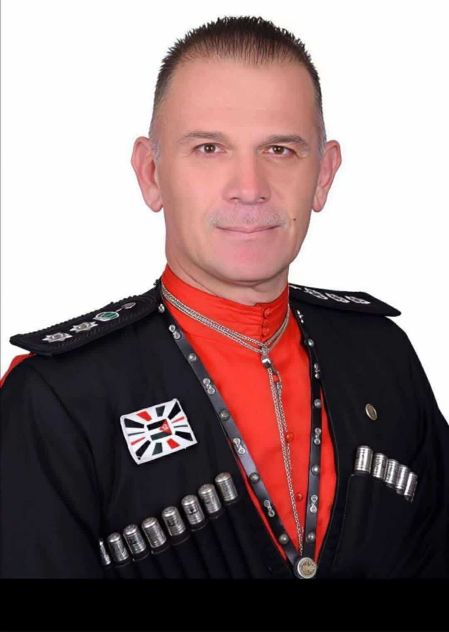 أبو صالح اليماني وأولاده يباركون للبيك "أيمن أبزاخ" بمناسبة ترفيعه إلى رتبة عقيد