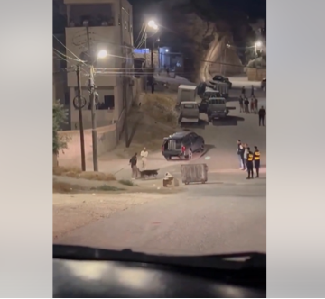 بالفيديو ..  استنفار أمني في الزرقاء بعد بلاغ بفقدان طفل يبلغ 4 سنوات