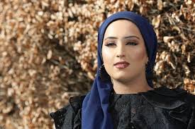 بالصور  ..  مسلمة محجبة في طريقها للتتويج بملكة جمال انجلترا