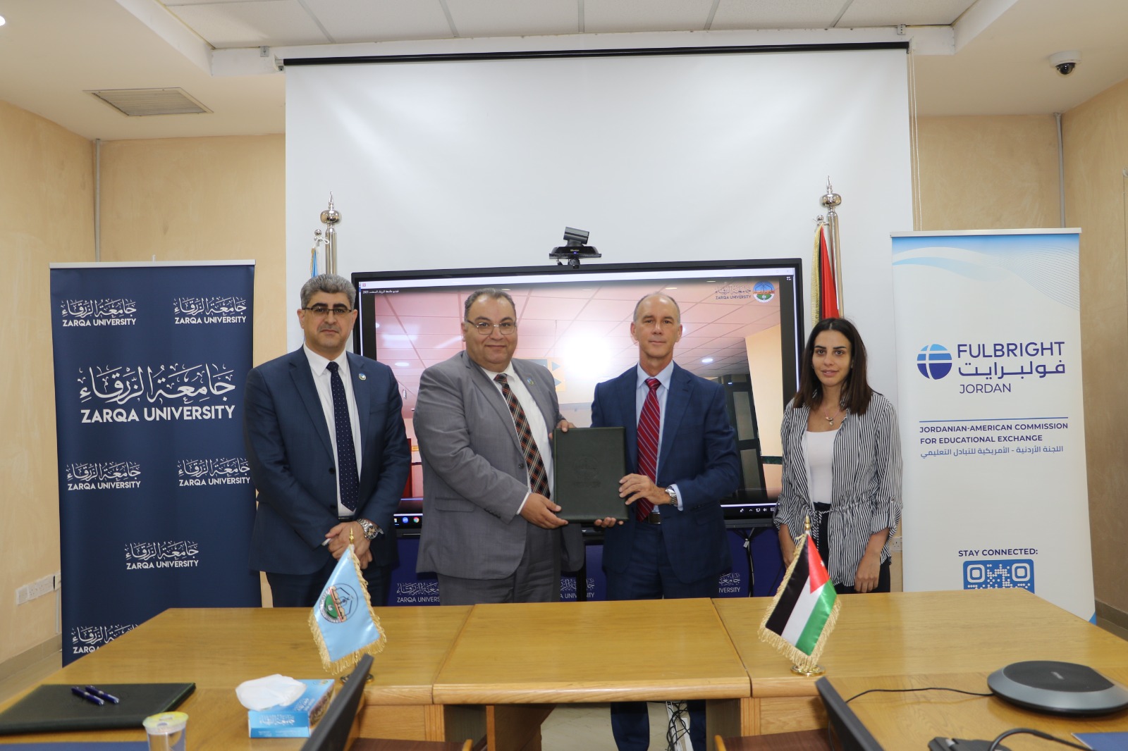 جامعة الزرقاء توقع مذكرة تفاهم مع برنامج روابط لتعزيز الفرص التعليمية