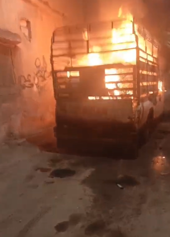 البحث الجنائي يلقي القبض على أحد المتورطين بحرق مركبتين فجر اليوم في إربد (فيديو)