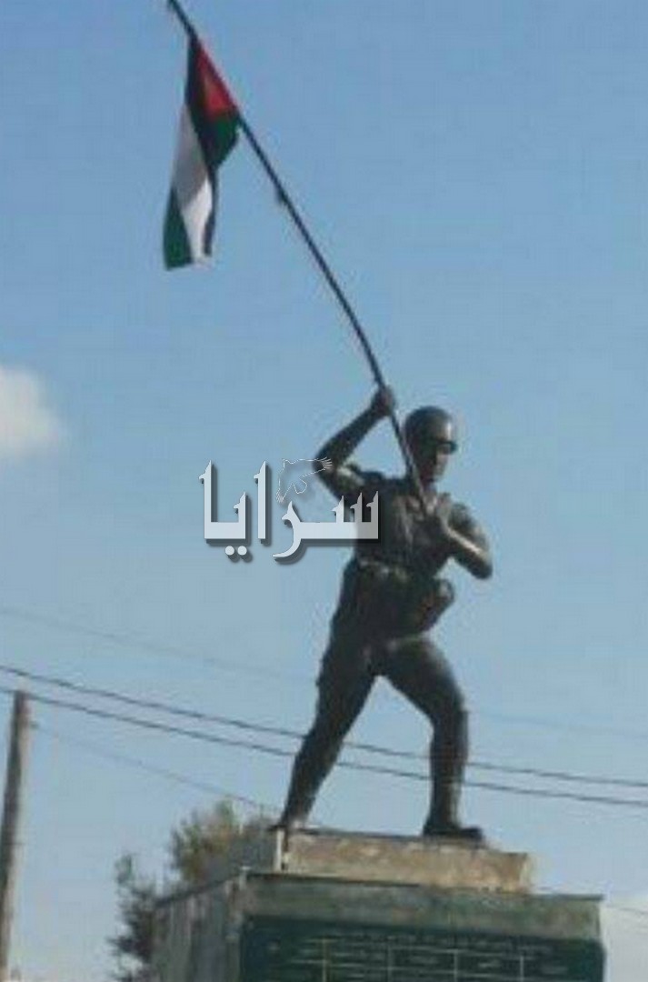 بعد نشر " سرايا "  ..  رفع العلم الاردني مجددا فوق دوار الجندي بمرج الحمام