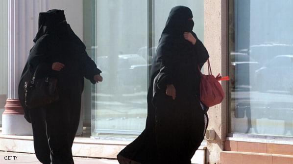 السجن لسعوديتين "سلّطتا" كندية على زوجها