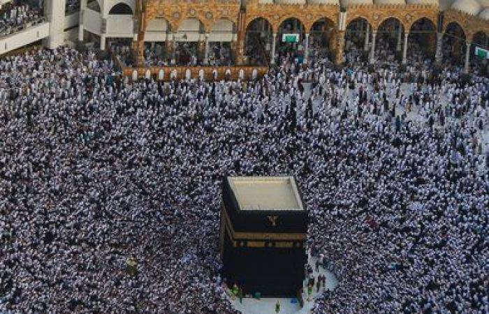 تعرف على هوية المنتحر داخل الحرم المكي  ..  فيديو و صور