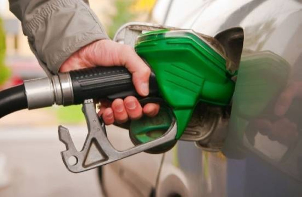 خبير طاقة يتوقع ارتفاع أسعار البنزين بشقيه و"الديزل" - تفاصيل 
