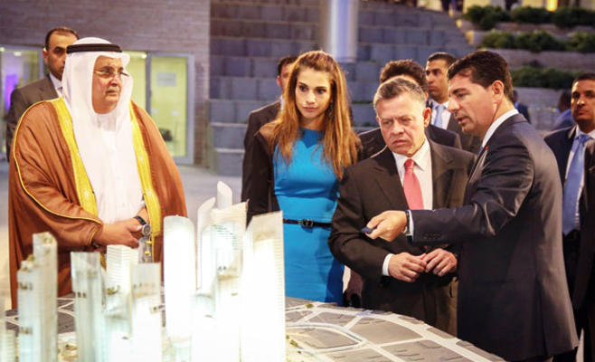 بالصور  ..  الملك يدشن بوليفارد العبدلي