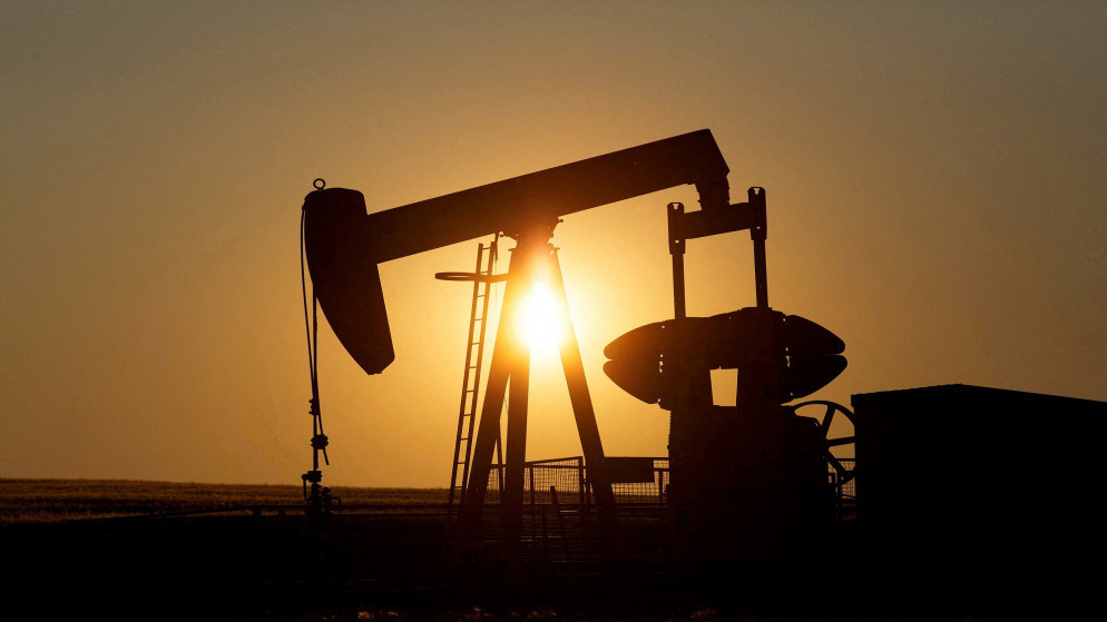 أسعار النفط تغلق مرتفعة وسط مخاوف بشأن المعروض مع اقتراب الشتاء