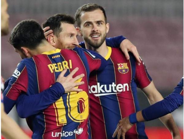 النصر السعودي يقترب من لاعب من برشلونة الإسباني