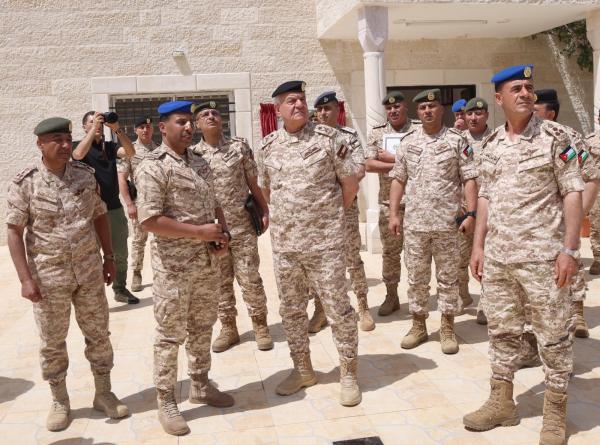 الحنيطي يستمع لإيجاز في المنطقة الشمالية عن مكافحة التسلل والتهريب