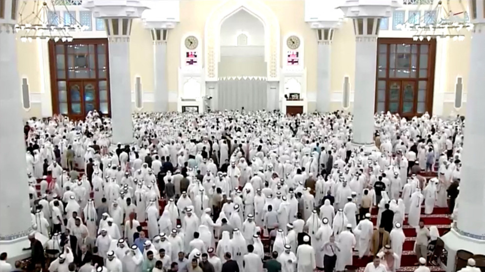 أداء صلاة الجنازة على الأمير حمد بحضور أمير دولة قطر وكبار المسؤولين