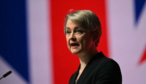 وزيرة الخارجية البريطانية: أهالي غزة لا يمكنهم الانتظار للحصول على معونات