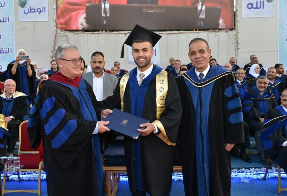عاصم العمري  ..  مبارك التخرج من جامعة البترا