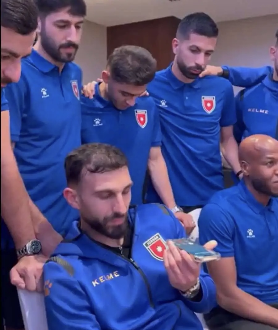 بالفيديو ولي العهد يتصل بلاعبي النشامى قبل المواجهة المرتقبة