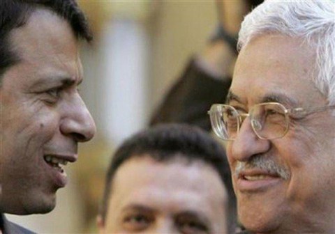 هذا هو سر قرار عباس المفاجئ بإعادة المفصولين من "فتح" وإصلاح السلطة ..  اسم محمد دحلان يعود من جديد 