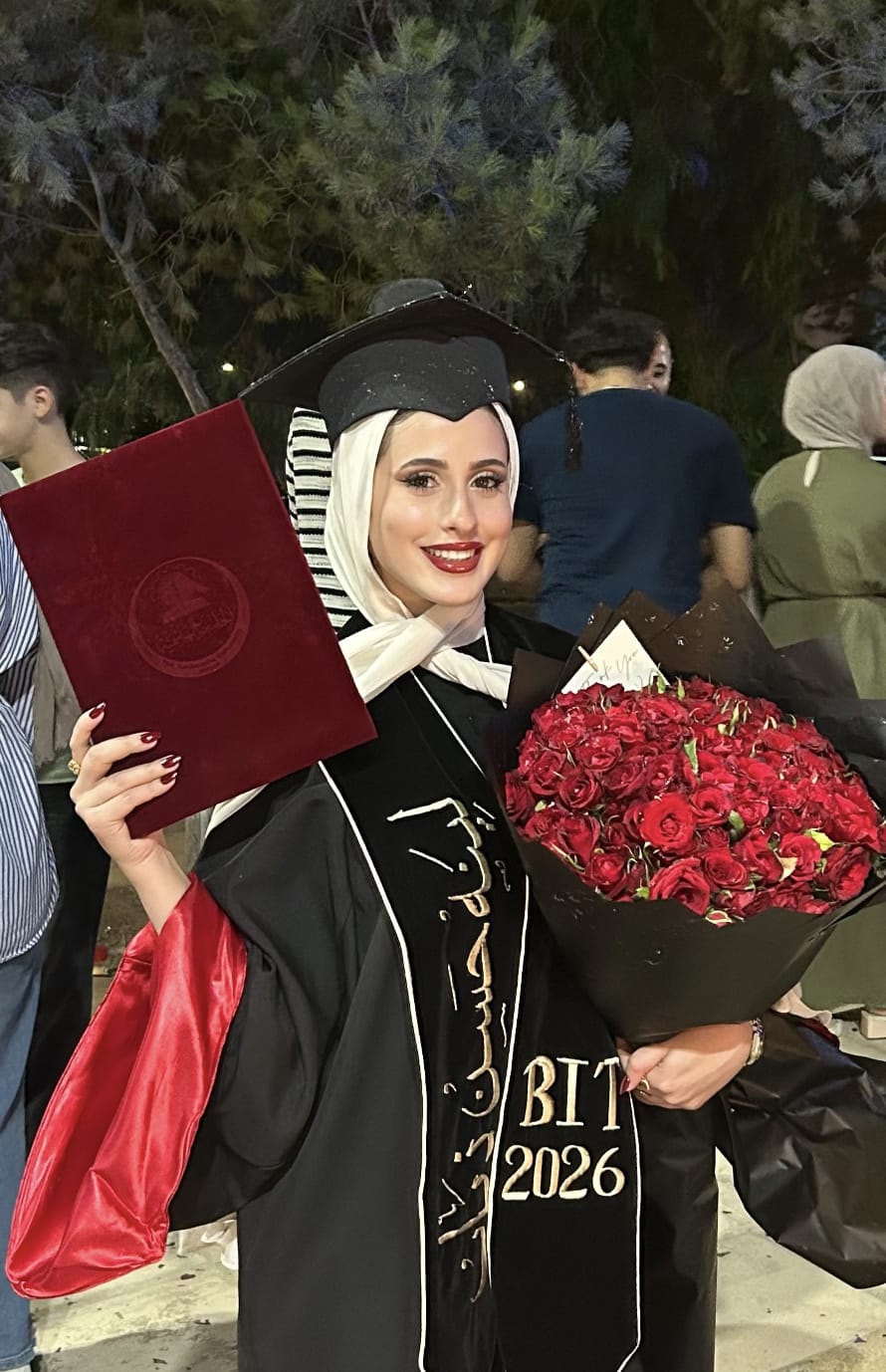 لينه حسن ذياب ألف مبروك التخرج 