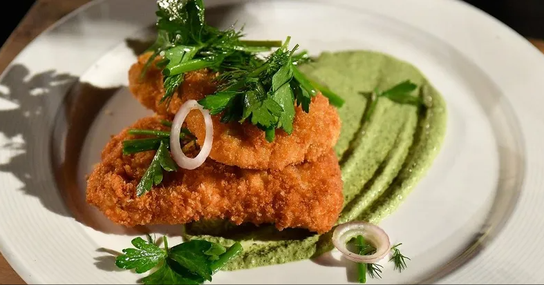 3 أطعمة يومية شائعة قد تسرّع الإصابة بالخرف