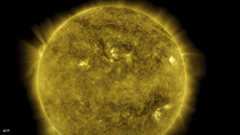 كشف جديد يقرّب العلماء من فك لغز سطوع الشمس