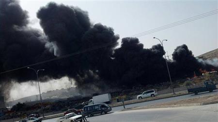 اغلاق طريق عمان الشونة وإخلاء مدرستين اثر اندلاع حريق ضخم 