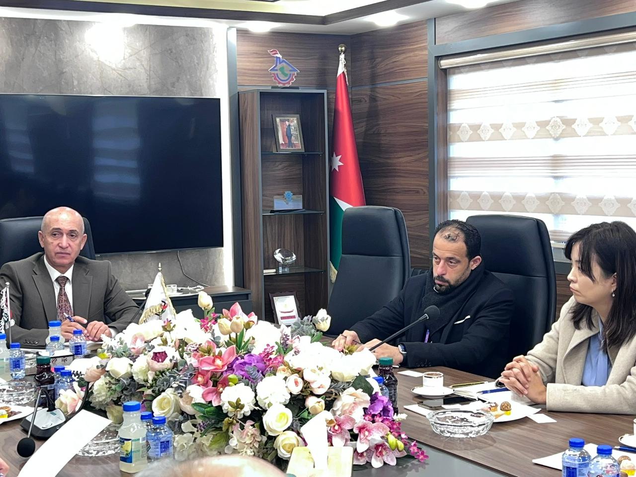 هيئة مستثمري المناطق الحرة تناقش مع السفارة الكورية حيثيات وآثار قرارات الحكومة الأخيرة الخاصة بإعادة هيكلة قطاع المركبات