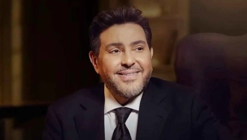 نجله تسلم التكريم ..  هاني شاكر يحصد جائزة الإنجاز مدى الحياة في "دير جيست"