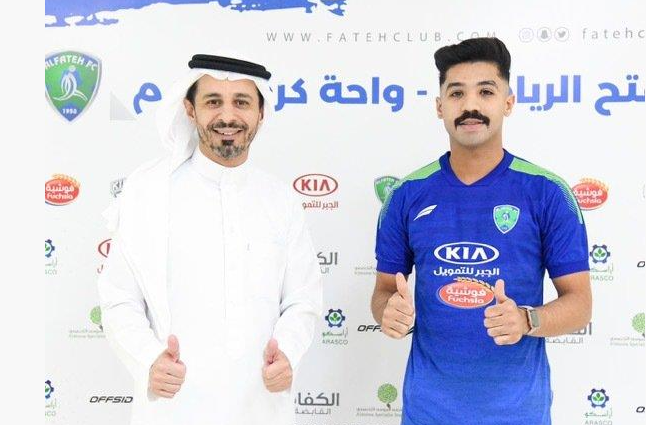 بالصور  ..  الفتح يوقع مع لاعب هجر لمدة 5 سنوات