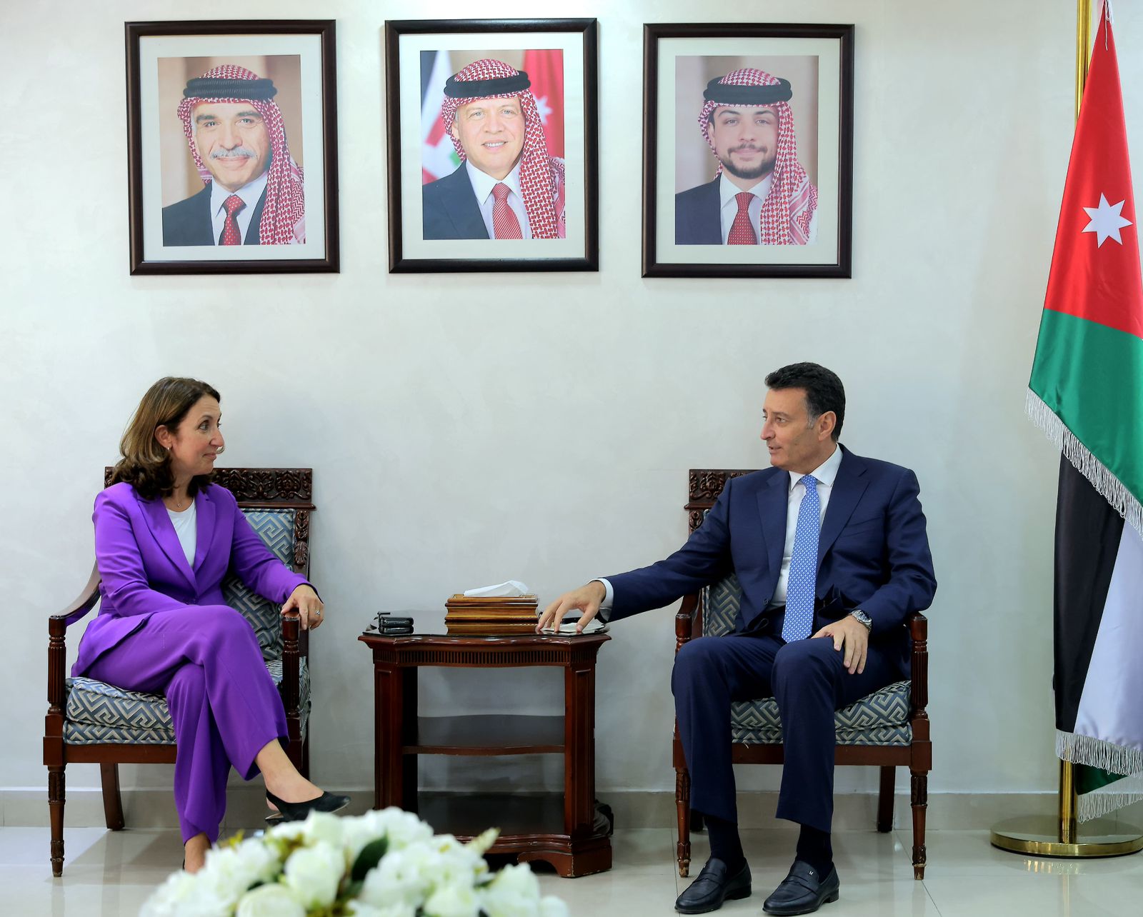 الصفدي ونائب رئيسة البرلمان الألماني يؤكدان أهمية حل الدولتين