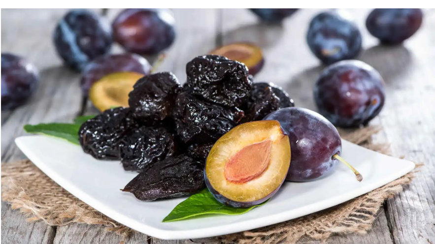 البرقوق المجفف ..  دعم لصحة الأمعاء والعظام في آن واحد