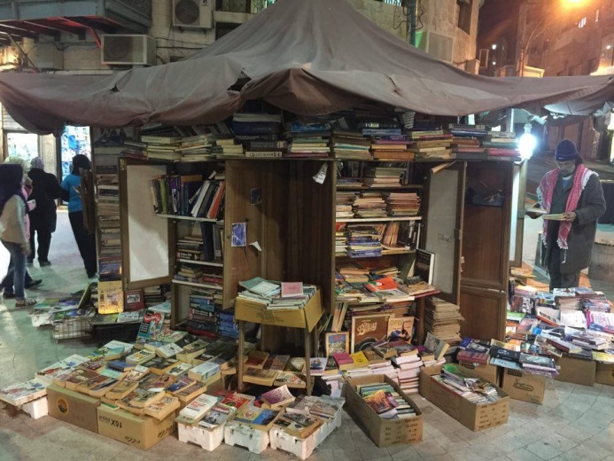 حريق يلتهم 10 آلاف كتاب في خزانة الجاحظ بوسط البلد بعضها يعود لـ 200 عام
