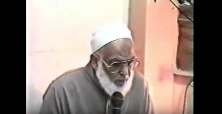 بالفيديو: مأذون يموت داخل المسجد أثناء عقده قران