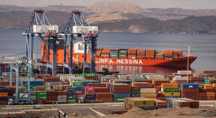 نقيب العاملين في الموانئ: الميناء الرئيسي بجميع أرصفته متوقف عن العمل