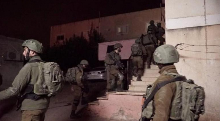 الاحتلال يعتقل 10 فلسطينيين من مدن الضفة المحتلة