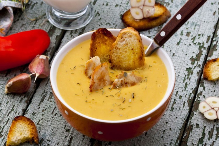 شوربة عدس بالدجاج