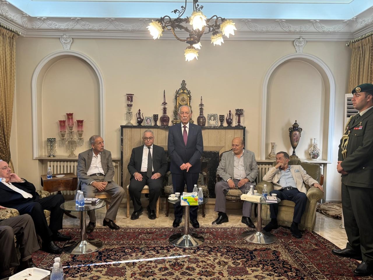 مندوبا عن الملك وولي العهد ..  العيسوي يعزي عشيرة التلهوني