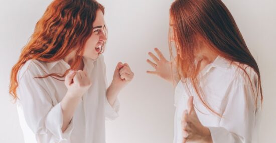 أختي تهددني وترغمني بقطع علاقتي بخالتي، فما توجيهكم؟