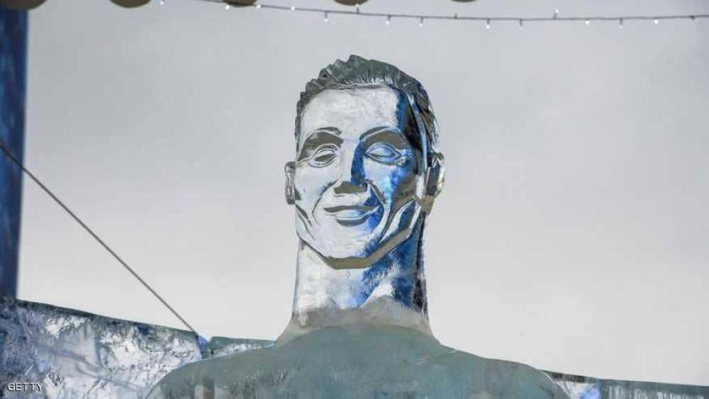 تمثال من الجليد لكريستيانو رونالدو يثير السخرية 