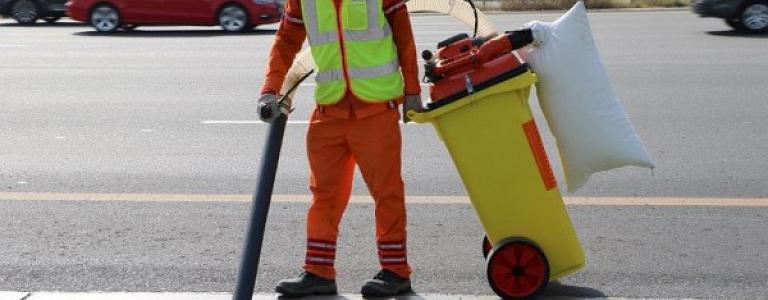 "بنت الزبال" هيك كانو ينادوني بالمدرسة بالحارة بكل مطرح نسيوا اسمي و نادوني بنت الزبال