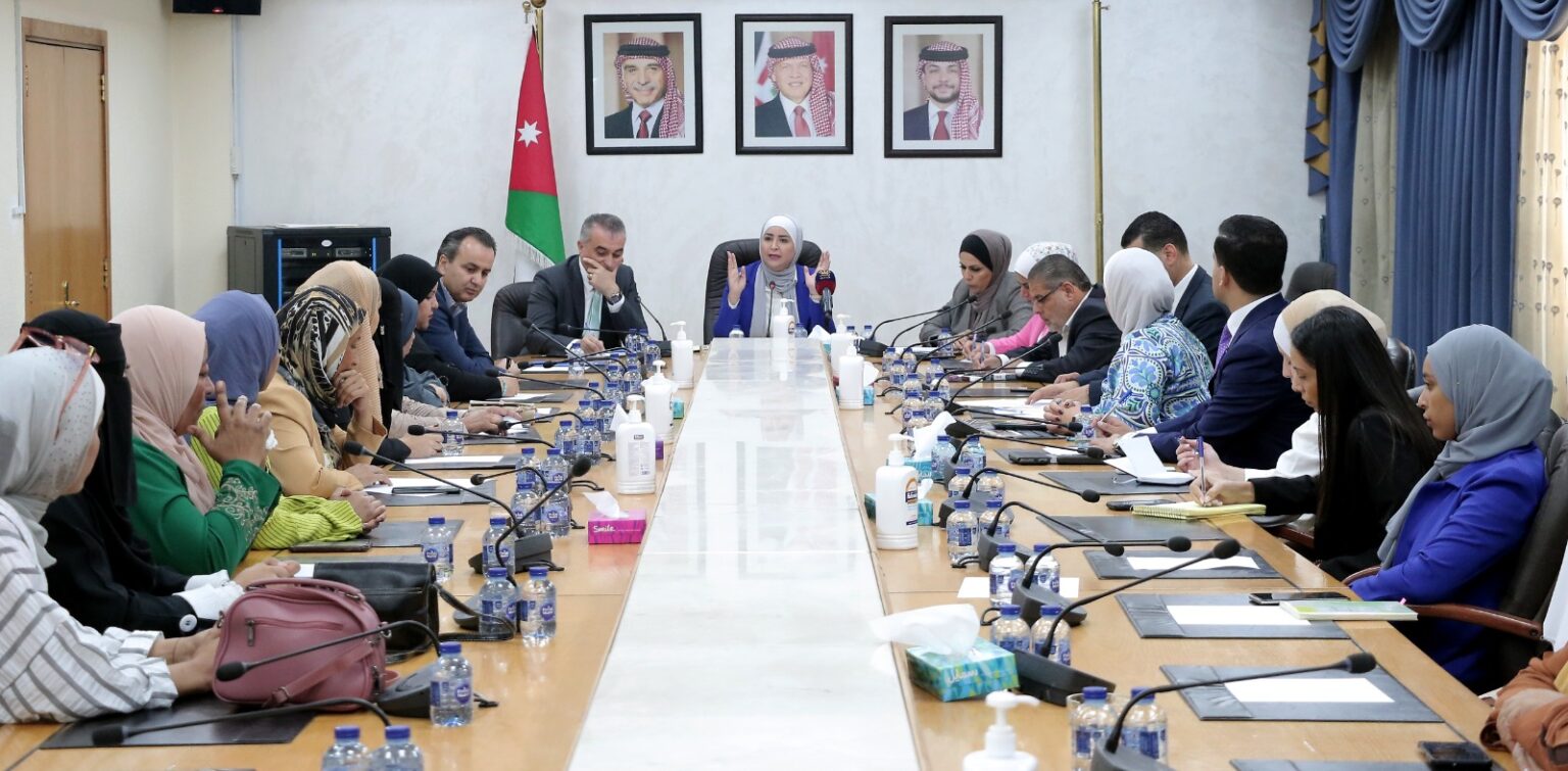 “الأسرة النيابية” تدعو إلى توفير السبل الكفيلة للنهوض بالمرأة