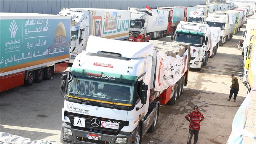 محافظتا غزة والشمال بحاجة إلى 1300 شاحنة غذاء يوميا