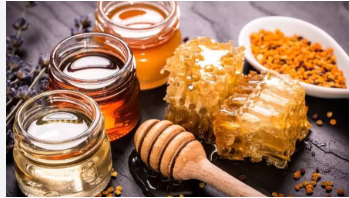 وزارة الزراعة تؤكد سلامة جميع أنواع العسل في معرض المنتجات الريفية