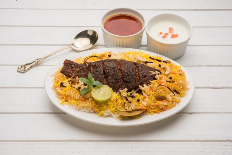 مطبق سمك مع البصل