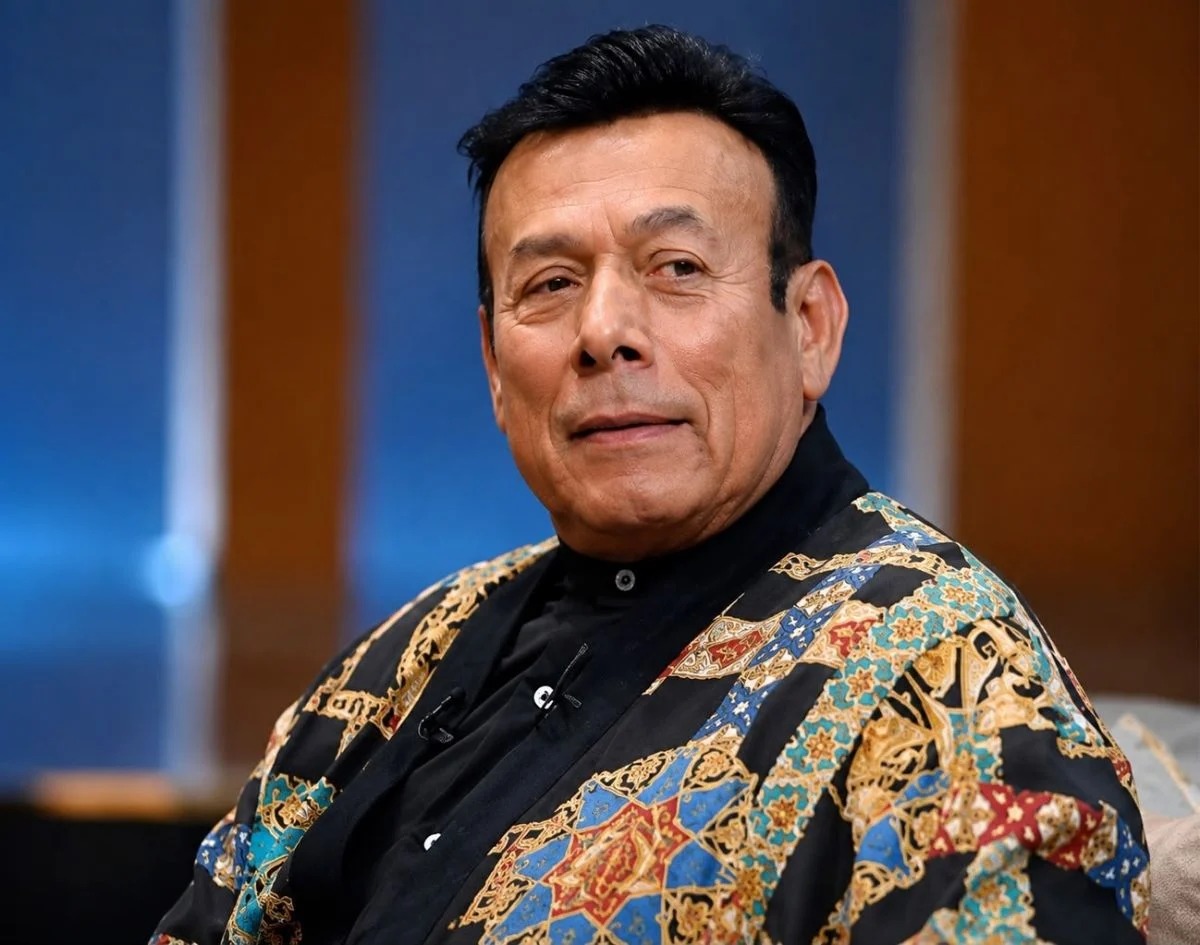 أشرف زكي يهدّد أحمد ماهر بعد تصريحاته عن محمود عبد العزيز و"رأفت الهجان"